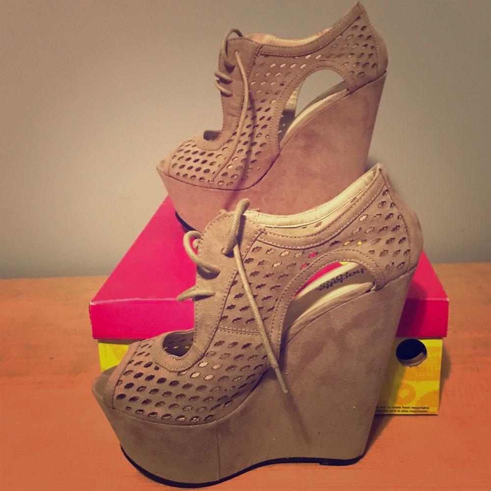 Corinne wedge heels